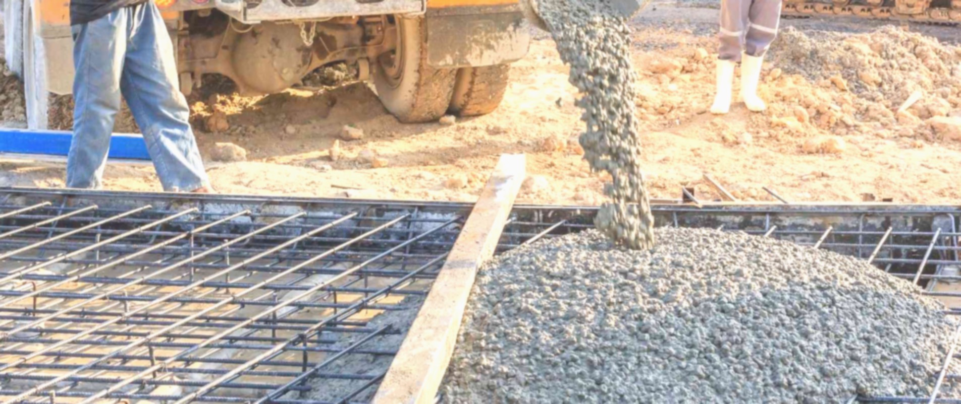 Бетон для фундамента: полный гид по выбору марки и обеспечению прочности